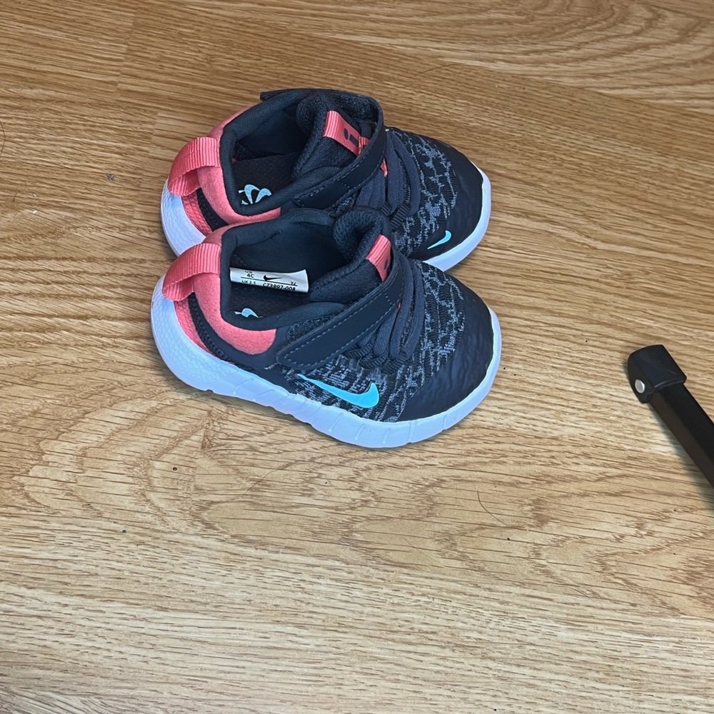 Nike Toddler Black and Pink Sneakers